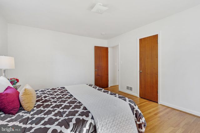 $1,300,000 | 5322 North 26th Street North, Arlington, VA 22207