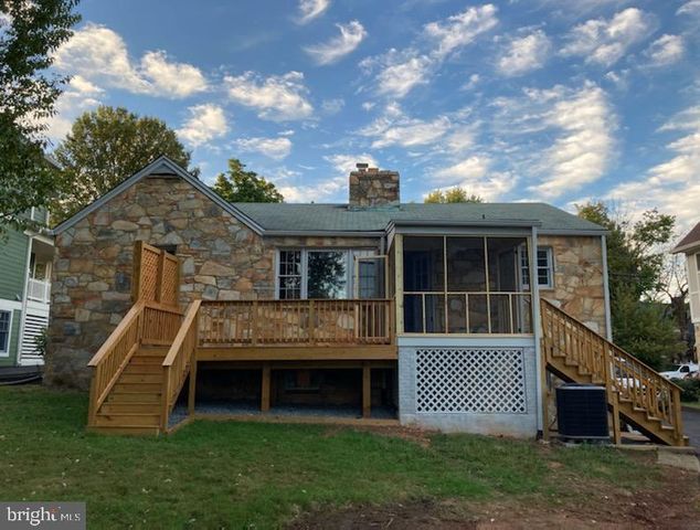 $1,300,000 | 5322 North 26th Street North, Arlington, VA 22207