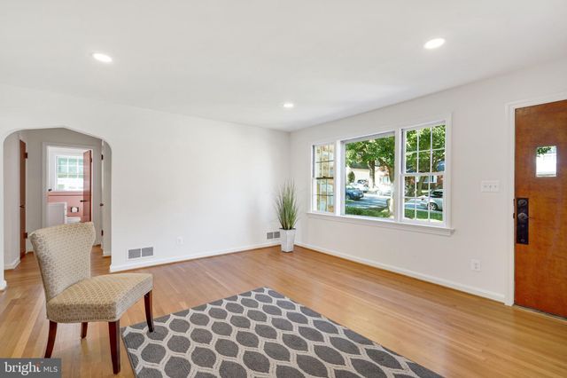 $1,300,000 | 5322 North 26th Street North, Arlington, VA 22207