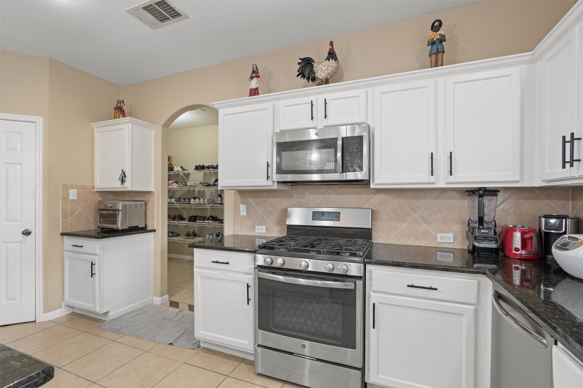 2334 Caprock Place Georgetown, TX 78626 - Photo 10 of 36