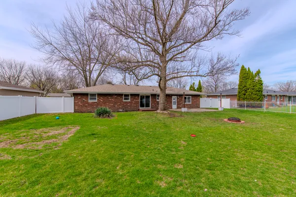 $314,000 | 318 Cardinal Place, Shorewood, IL 60404