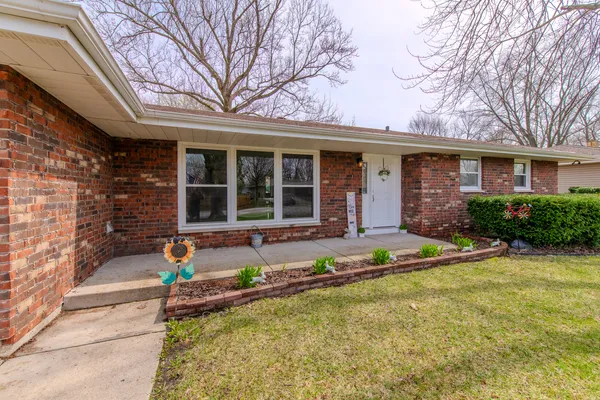 $314,000 | 318 Cardinal Place, Shorewood, IL 60404