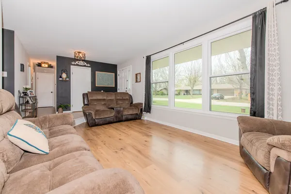 $314,000 | 318 Cardinal Place, Shorewood, IL 60404