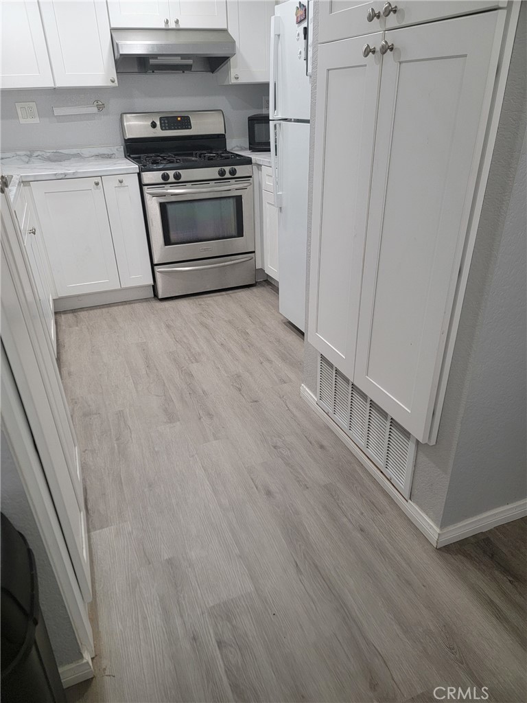 3532 West Stonepine Lane, Unit B Anaheim, CA 92804 - Photo 8 of 9 a kitchen with a stove and a refrigerator