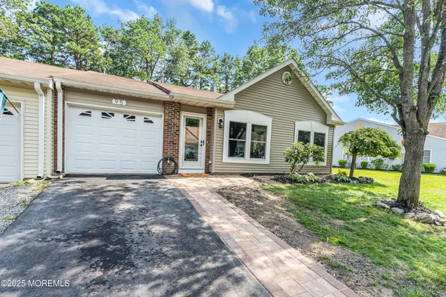 $459,999 | 95 Chaucer Court, Lakewood, NJ 08701