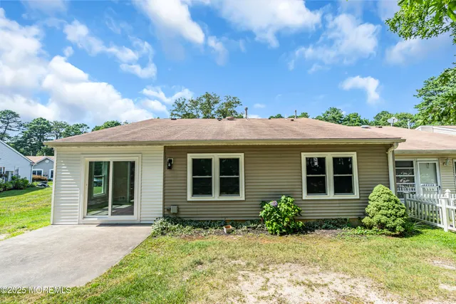 $459,999 | 95 Chaucer Court, Lakewood, NJ 08701