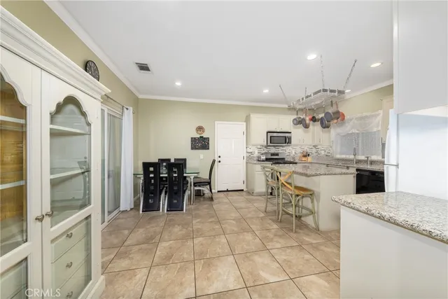 a view of a livingroom with furniture