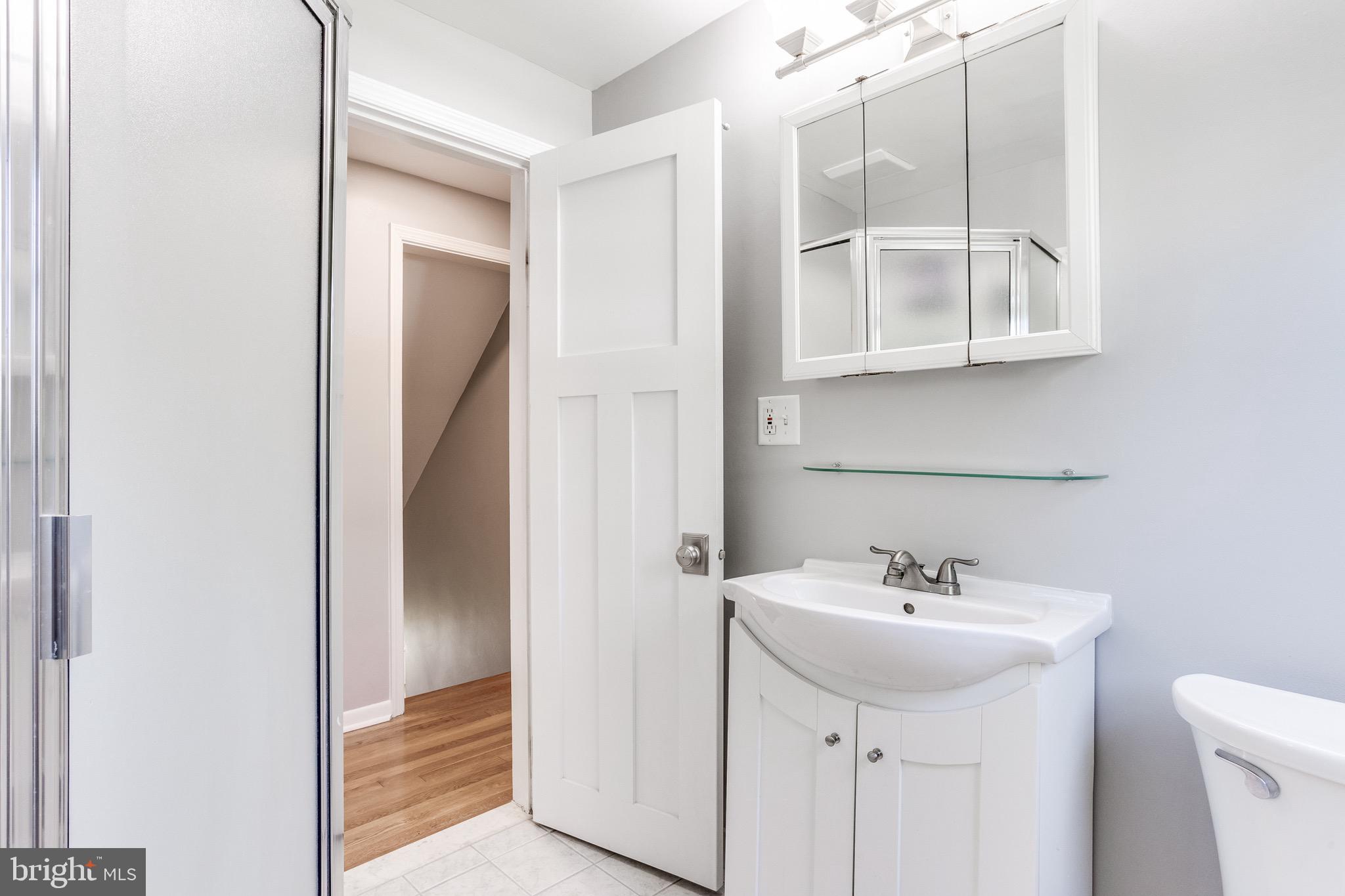 6312 Lagrange Lane Baltimore, MD 21212 - Photo 20 of 35 Full bath upper level.