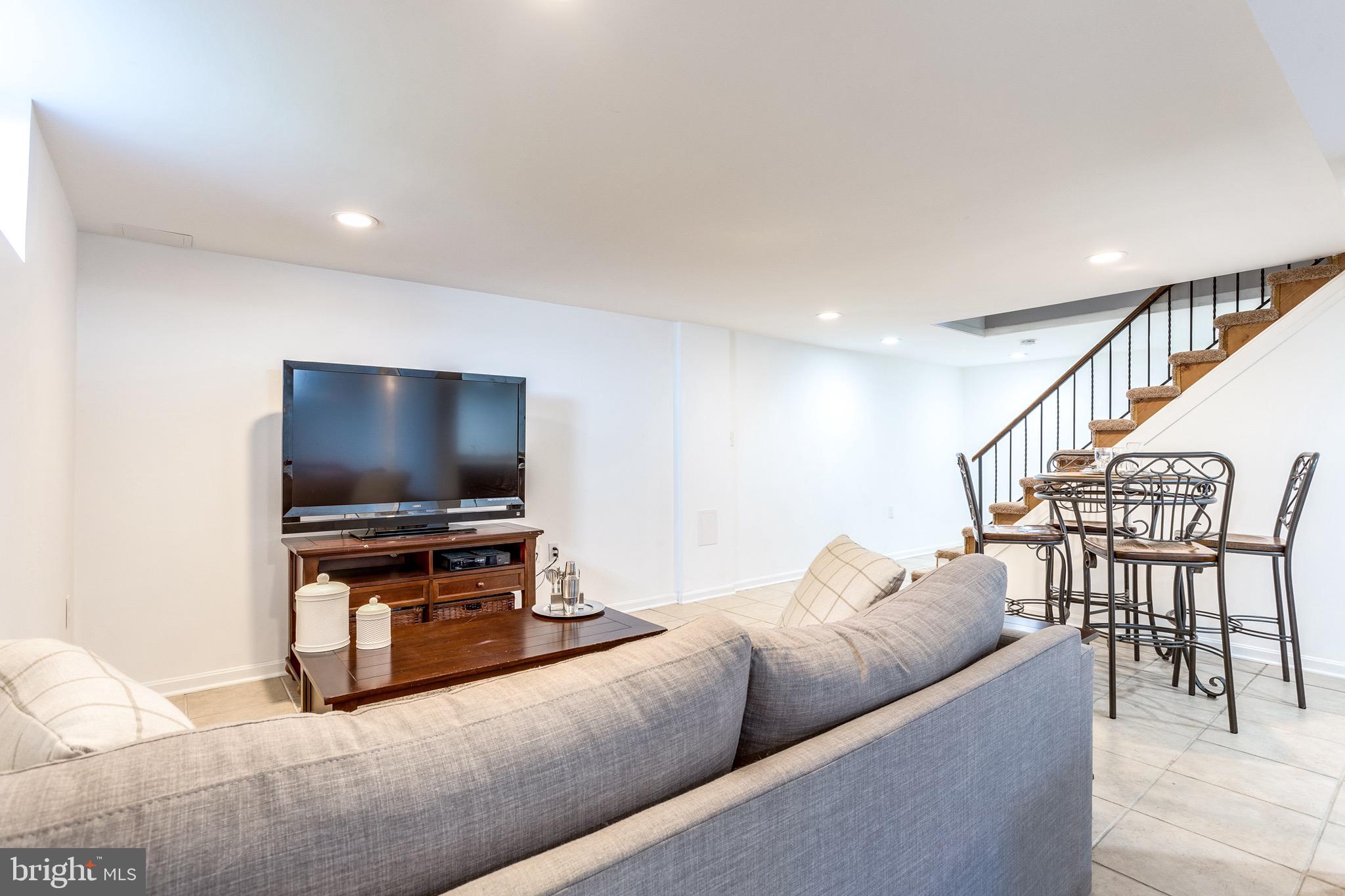 6312 Lagrange Lane Baltimore, MD 21212 - Photo 26 of 35 Plenty of room to entertain or relax.