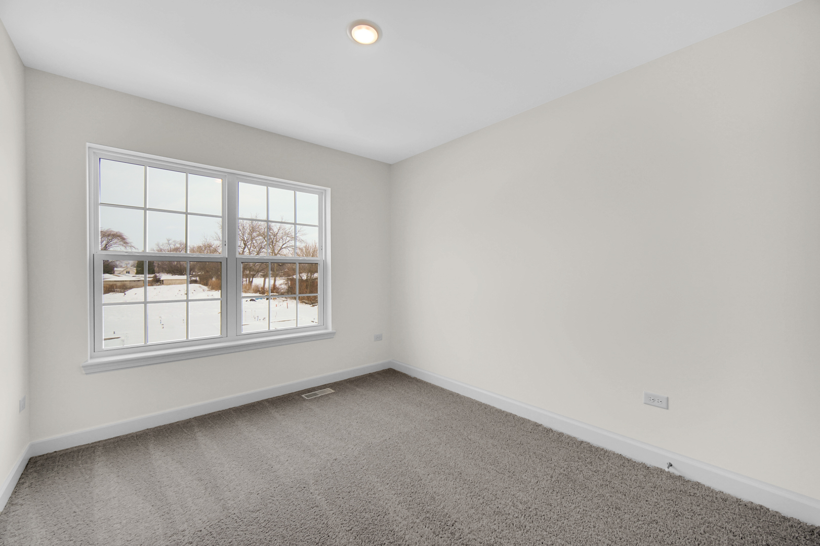 5404 135th Street Crestwood, IL 60418 - Photo 19 of 23 an empty room with a window