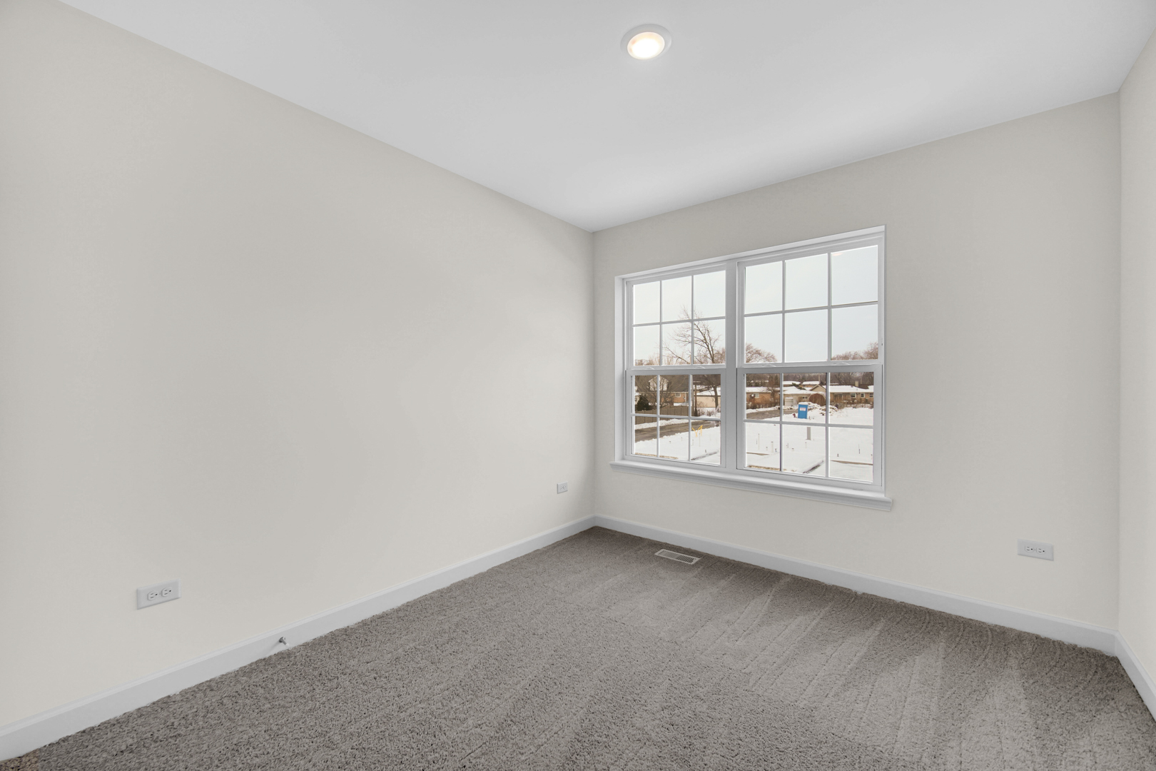 5404 135th Street Crestwood, IL 60418 - Photo 20 of 23 an empty room with a window