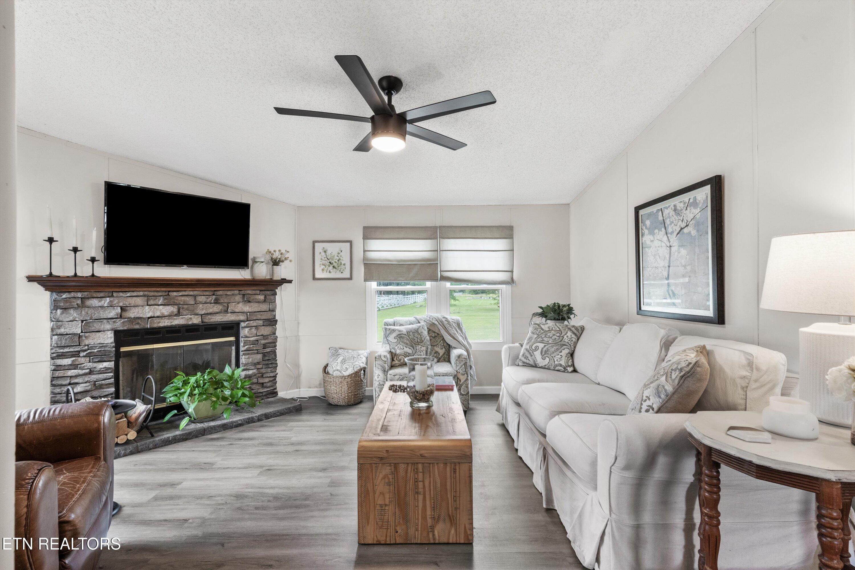 928 Walker Road Maryville, TN 37801 - Photo 4 of 33 Living