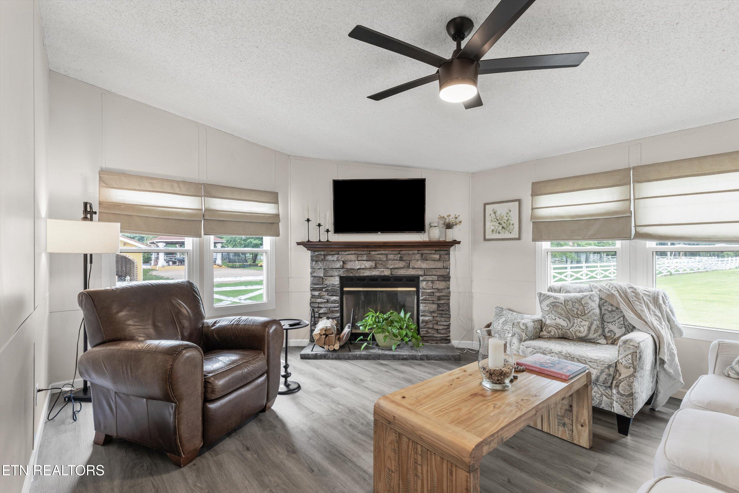 928 Walker Road Maryville, TN 37801 - Photo 5 of 33 Living