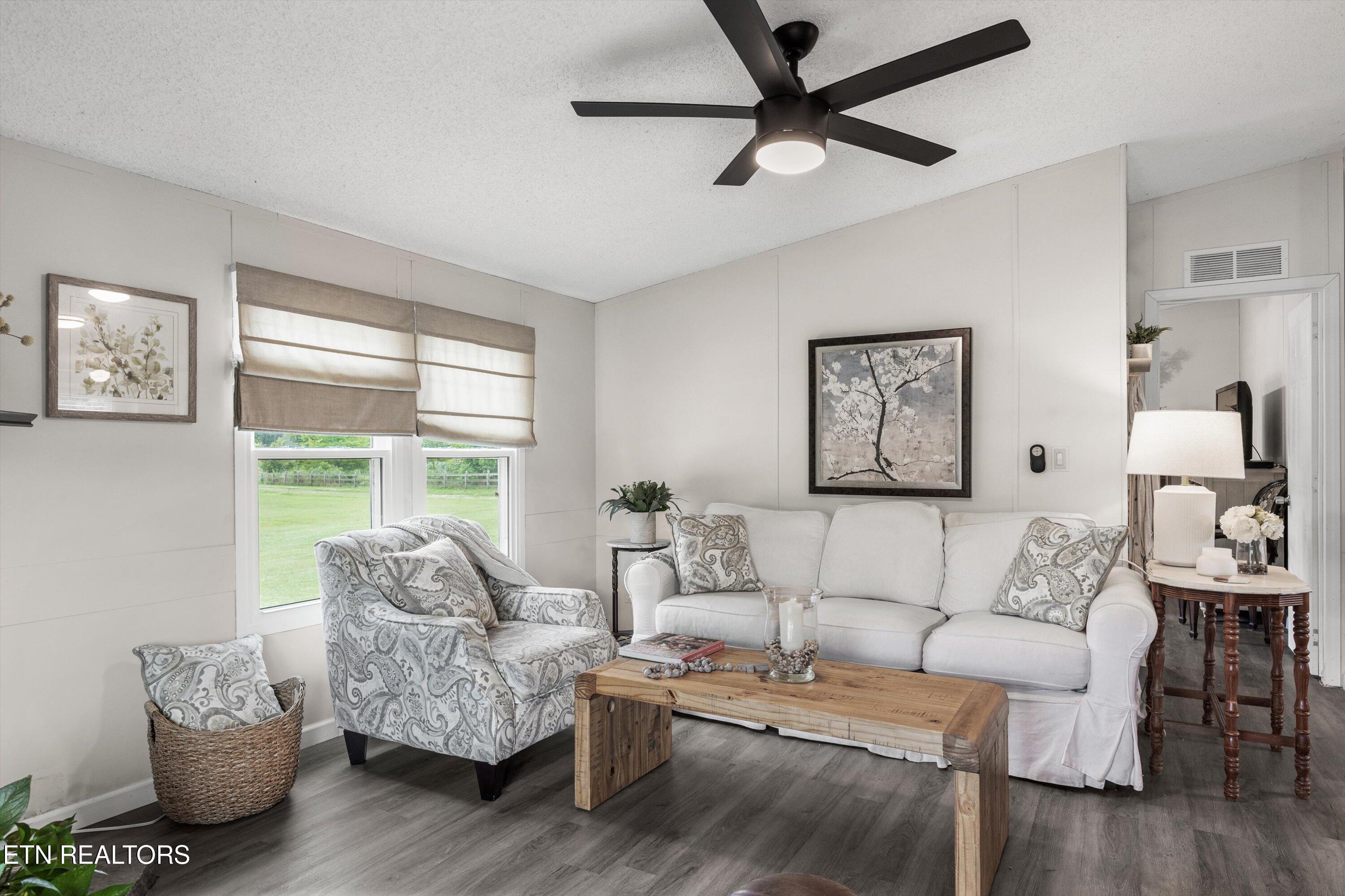 928 Walker Road Maryville, TN 37801 - Photo 6 of 33 Living