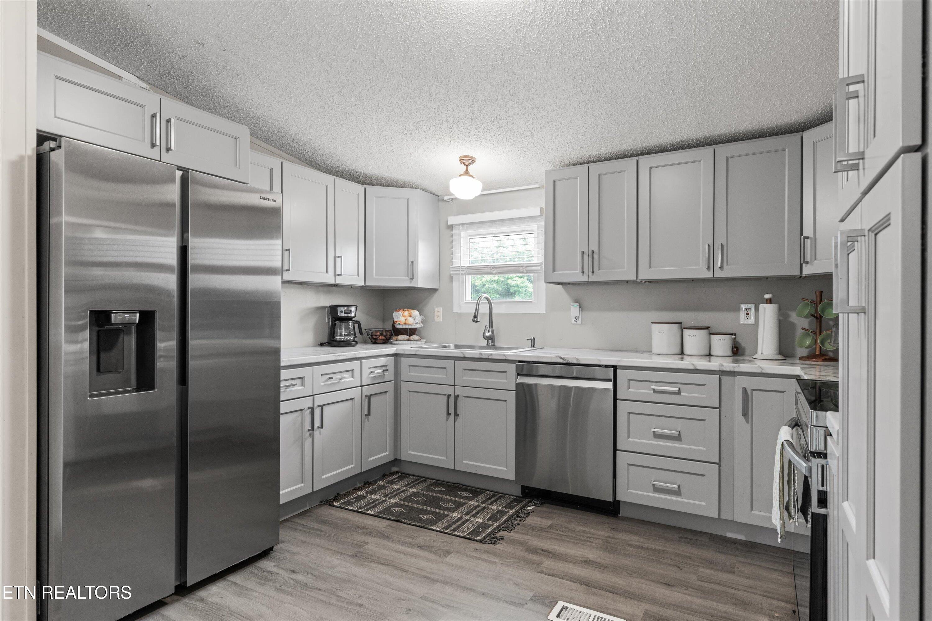 928 Walker Road Maryville, TN 37801 - Photo 8 of 33 Kitchen