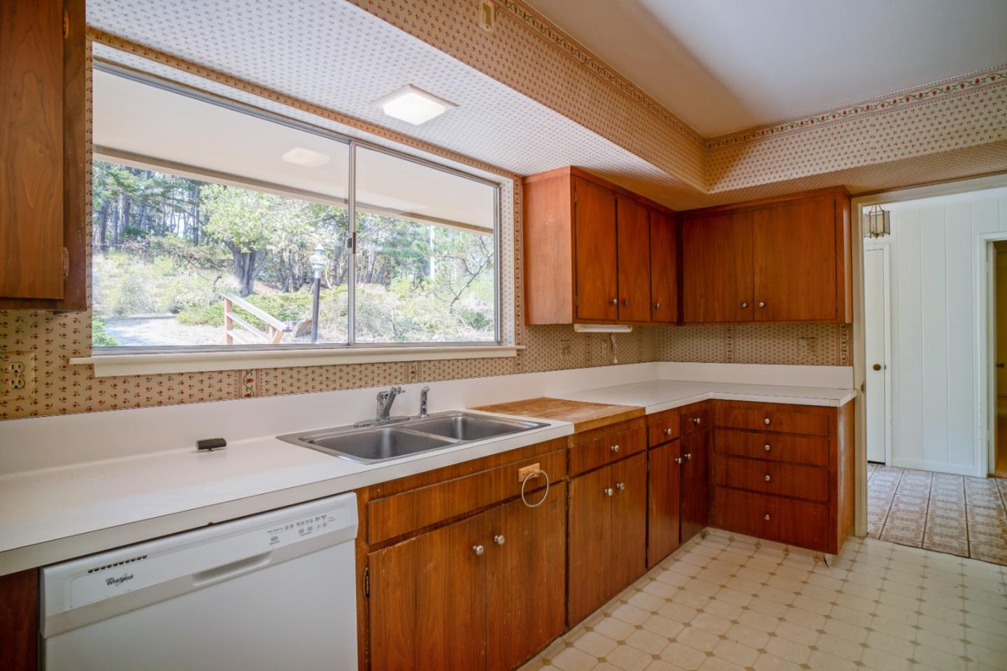 5 Forest Knoll Road Monterey, CA 93940 - Photo 8 of 26 Gallery Image 8