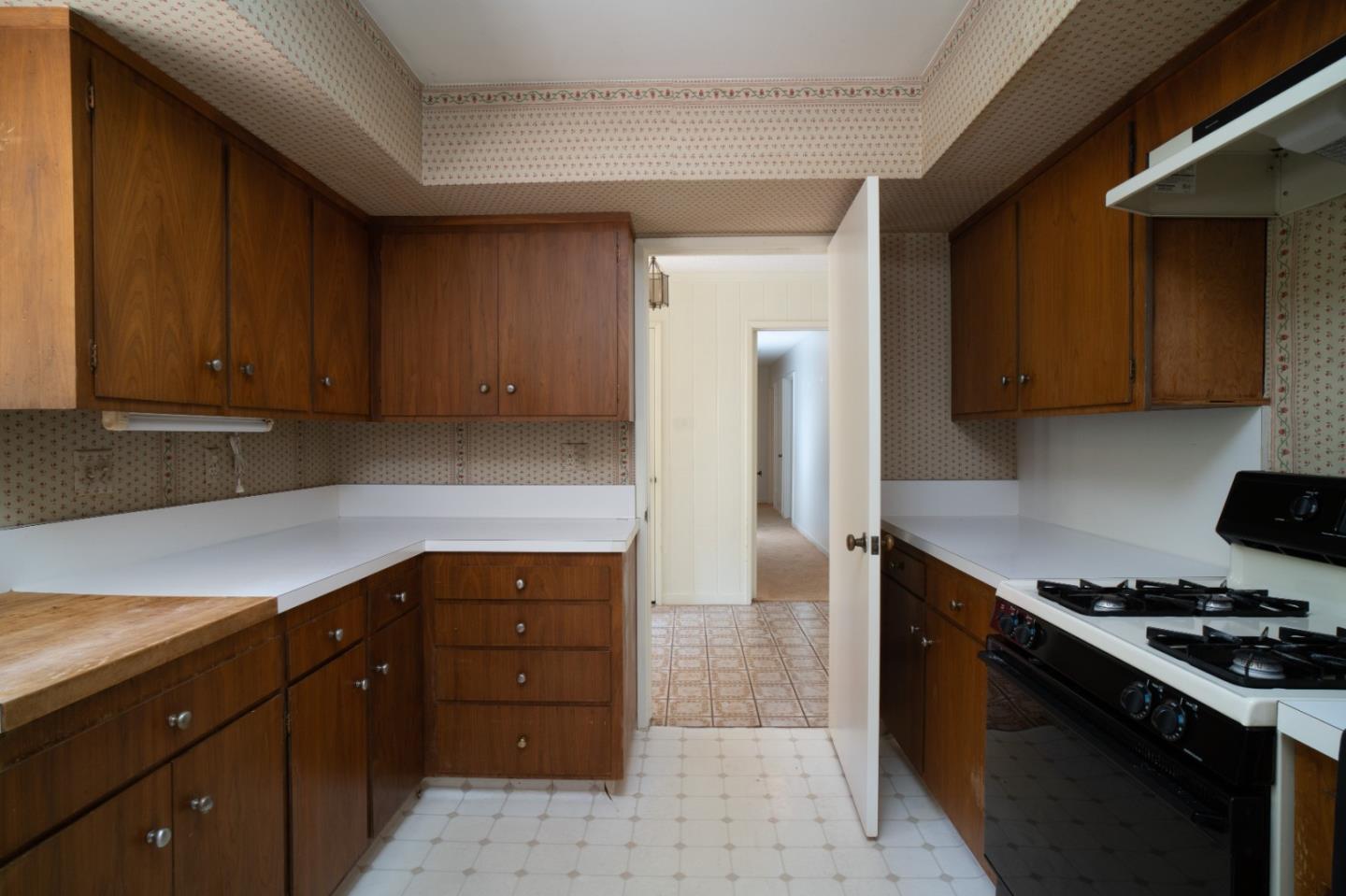 5 Forest Knoll Road Monterey, CA 93940 - Photo 10 of 26 Gallery Image 10