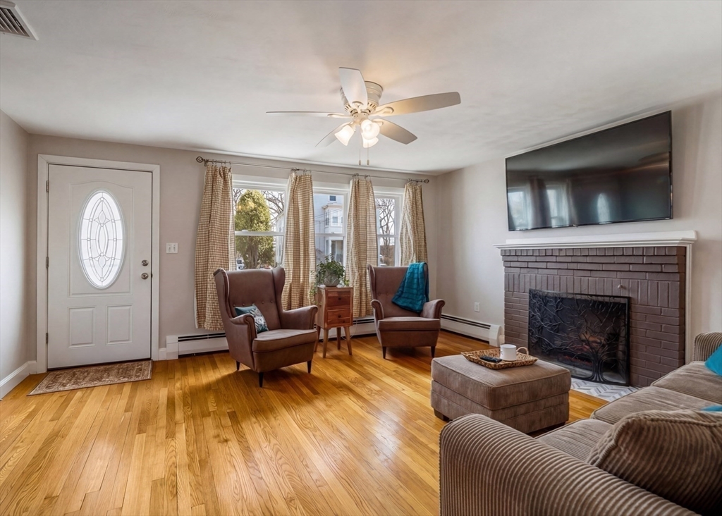 33 Sumner Street Norwood, MA 02062 - Photo 3 of 20