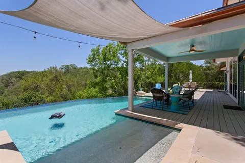 $975,000 | 1121 Kings Cove Drive, Canyon Lake, TX 78133