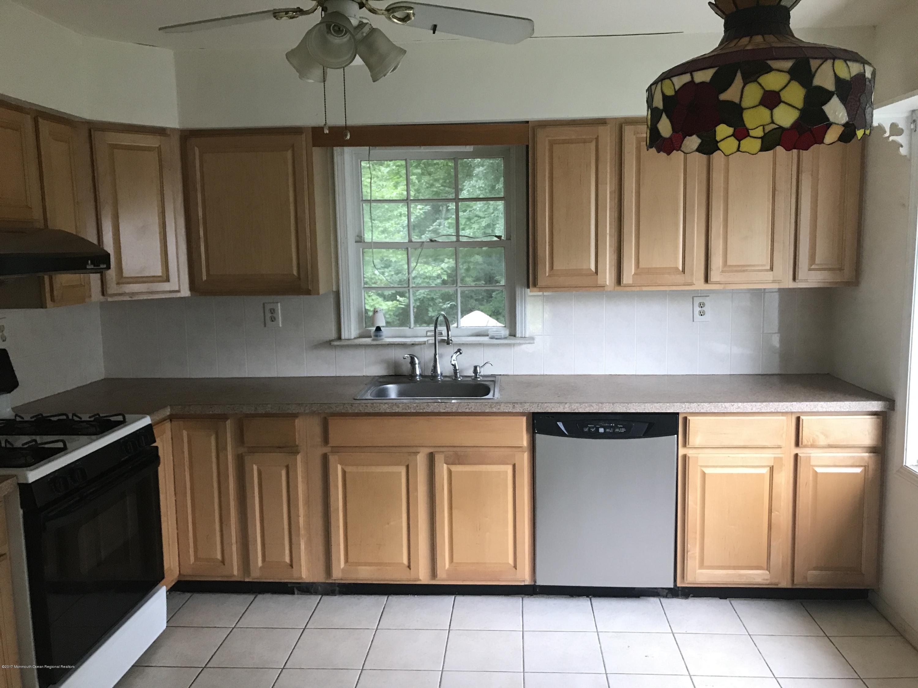 41 Peach Tree Road Oakhurst, NJ 07755 - Photo 5 of 12 IMG_7239