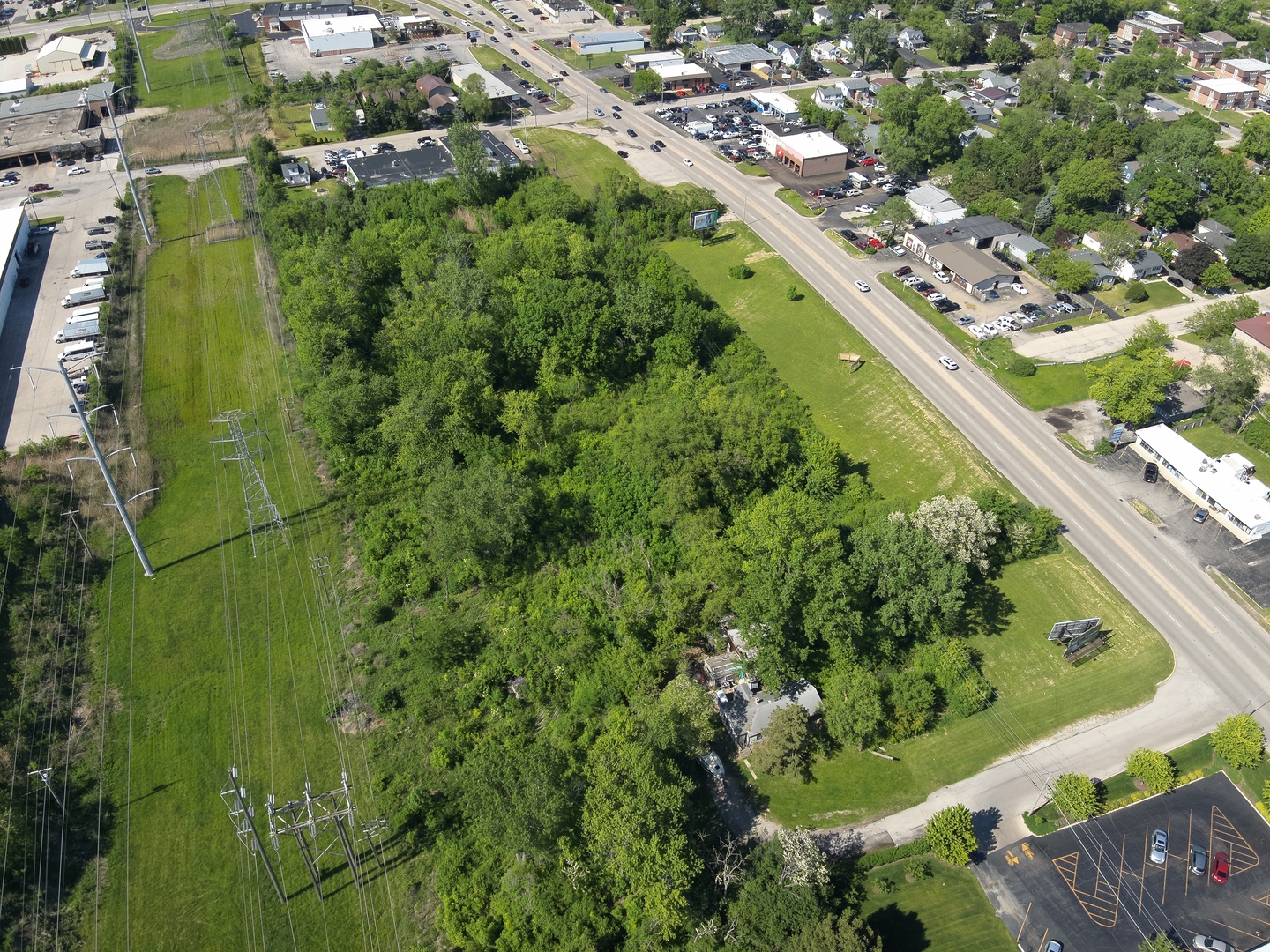 100 South Green Bay Road Waukegan, IL 60085 - Photo 3 of 4 a view of a garden