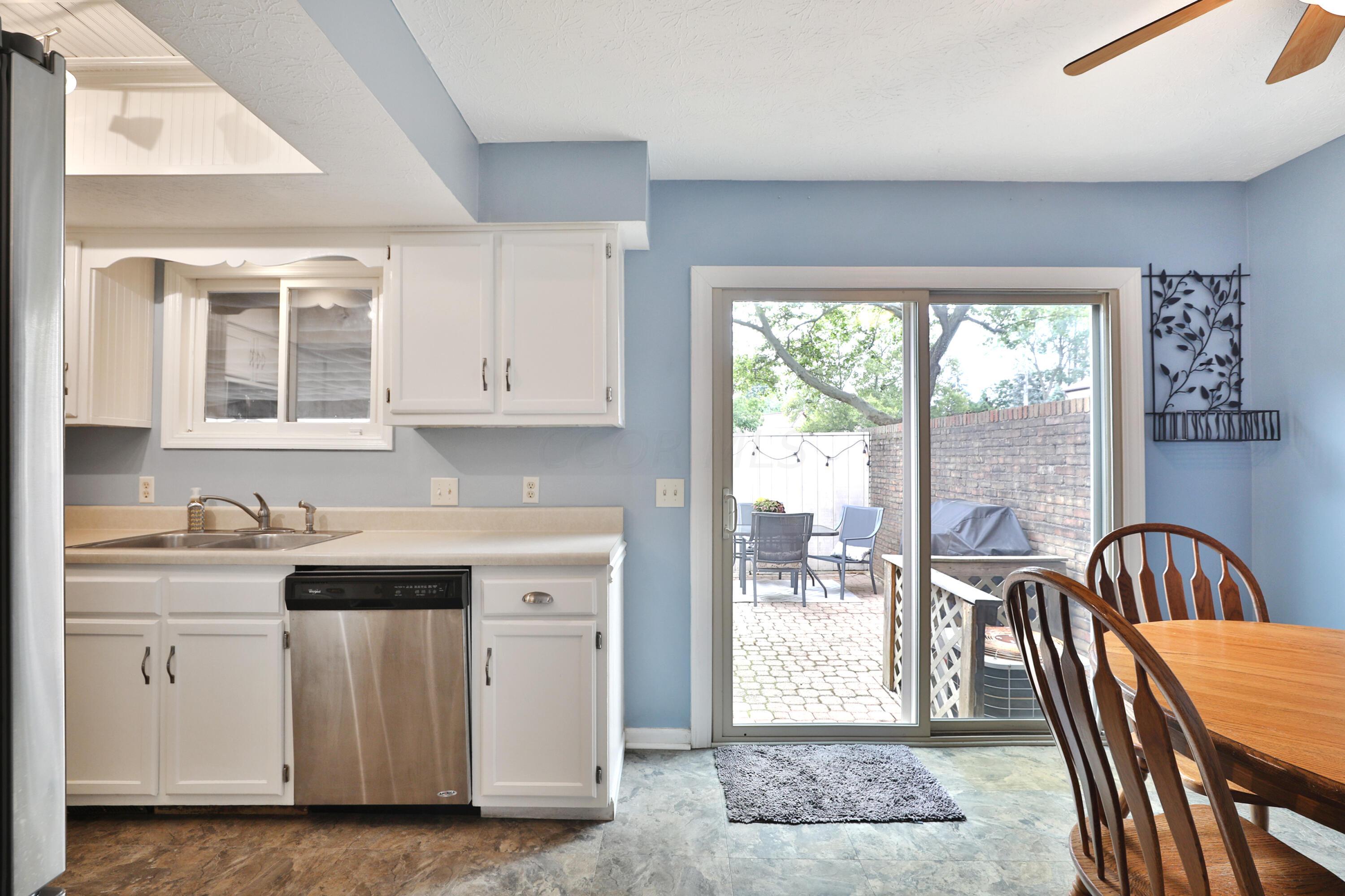 5365 Reed Road Columbus, OH 43235 - Photo 8 of 37 Kitchen and Eat-In