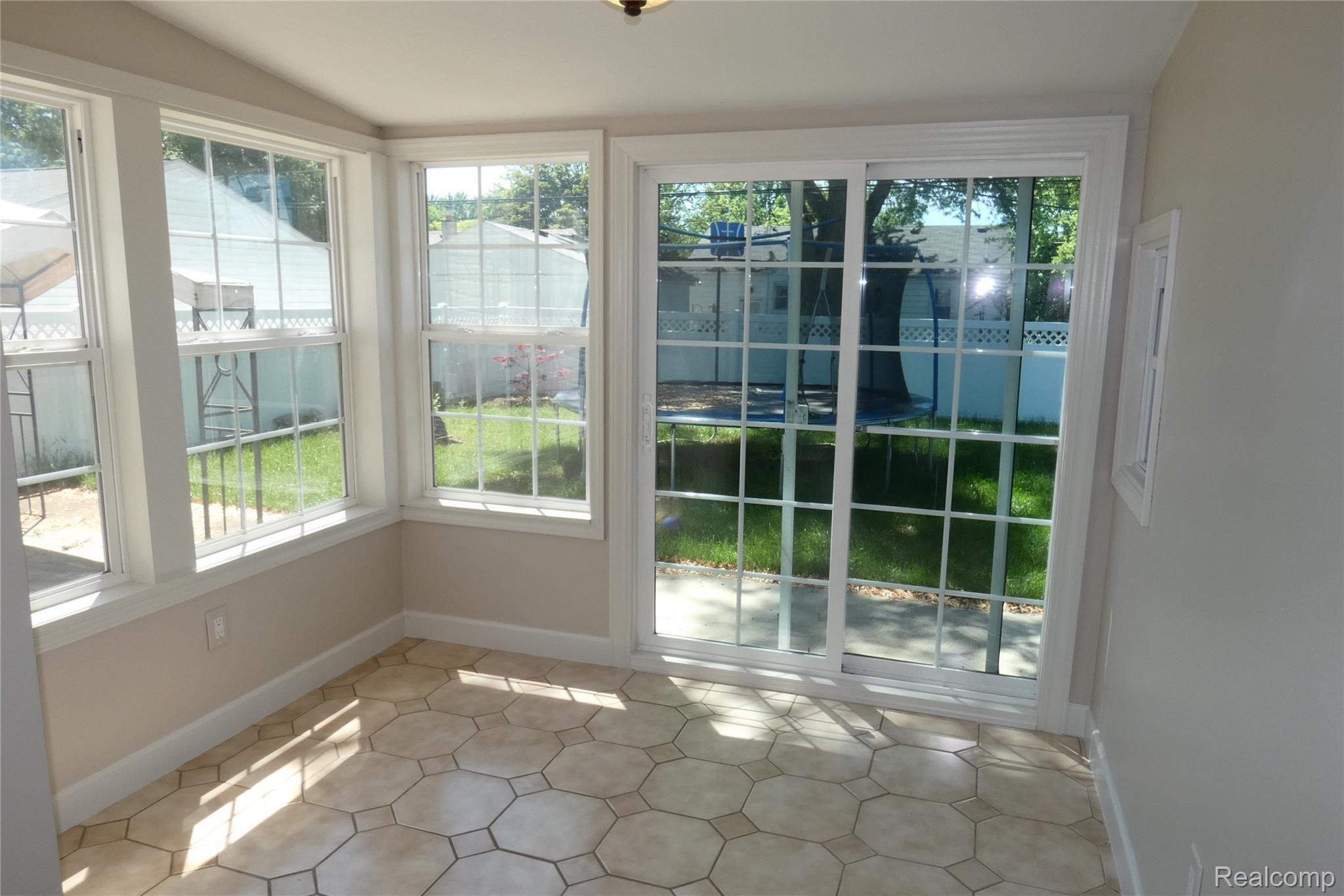1470 Hampton Road Mount Clemens, MI 48043 - Photo 8 of 19 Breakfast Nook.JPG