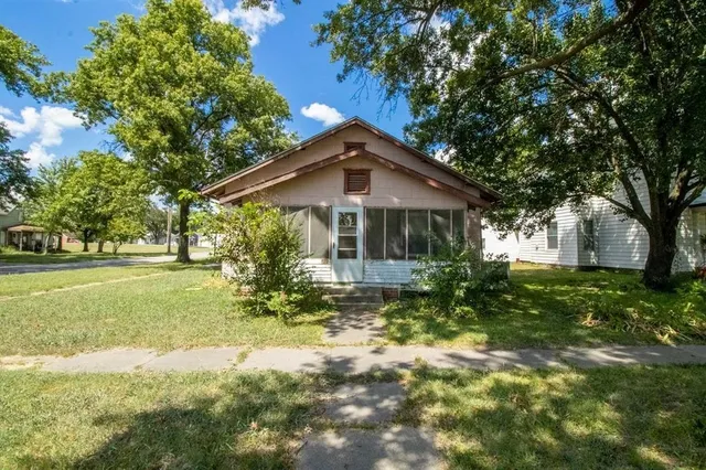 $69,900 | 822 Wisconsin Street, Neodesha, KS 66757