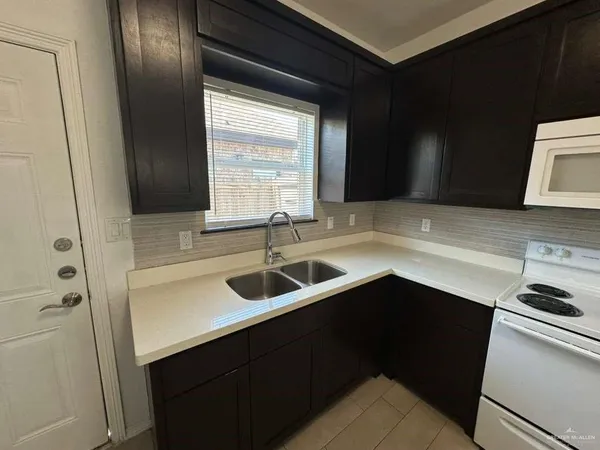 $875 | 3708 Valeria Street, Unit 3, Edinburg, TX 78541