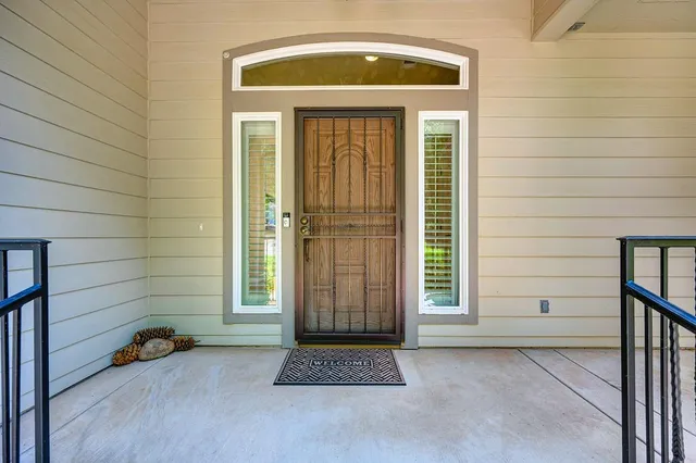 a view of entrance door of the house