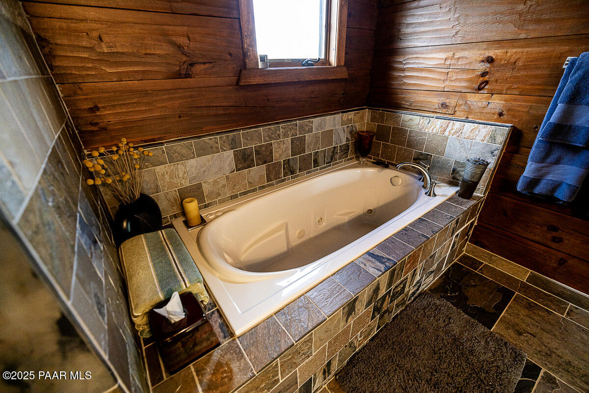 2505 East Old Miner Road Prescott, AZ 86303 - Photo 21 of 114 Primary Bath