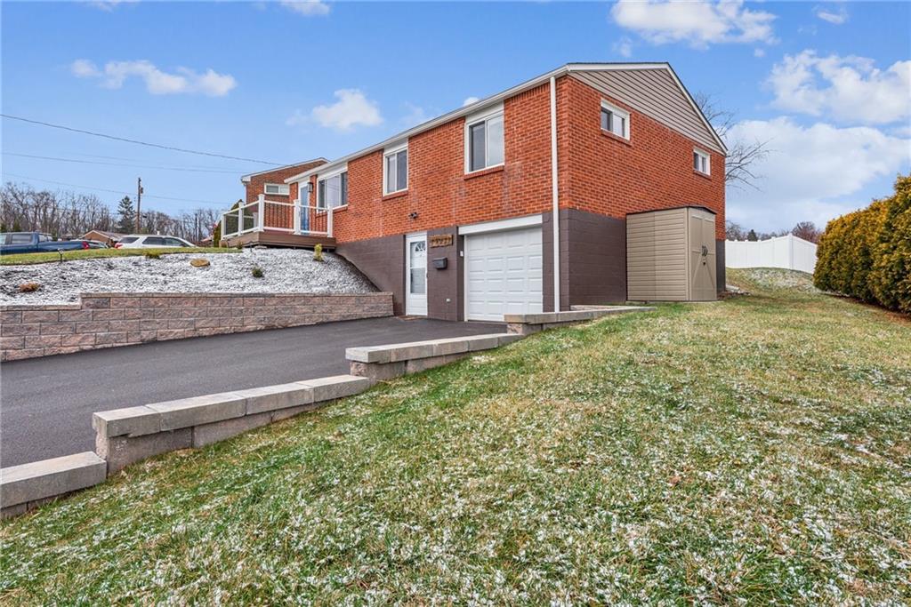 14031 Wayne Drive Irwin, PA 15642 - Photo 3 of 37