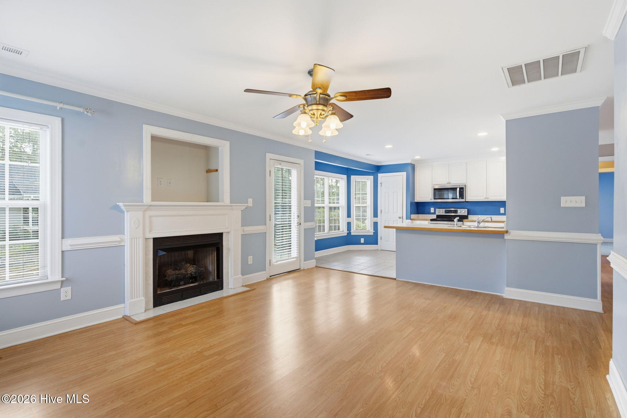 324 Ash Road Southport, NC 28461 - Photo 12 of 34 Family room view looking into the kitchen