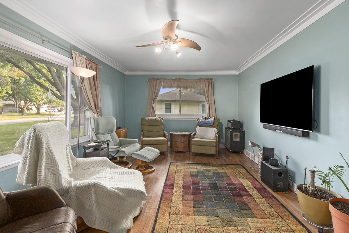 71 Lynden Road Holland, MI 49423 - Photo 2 of 20 IMG_1002