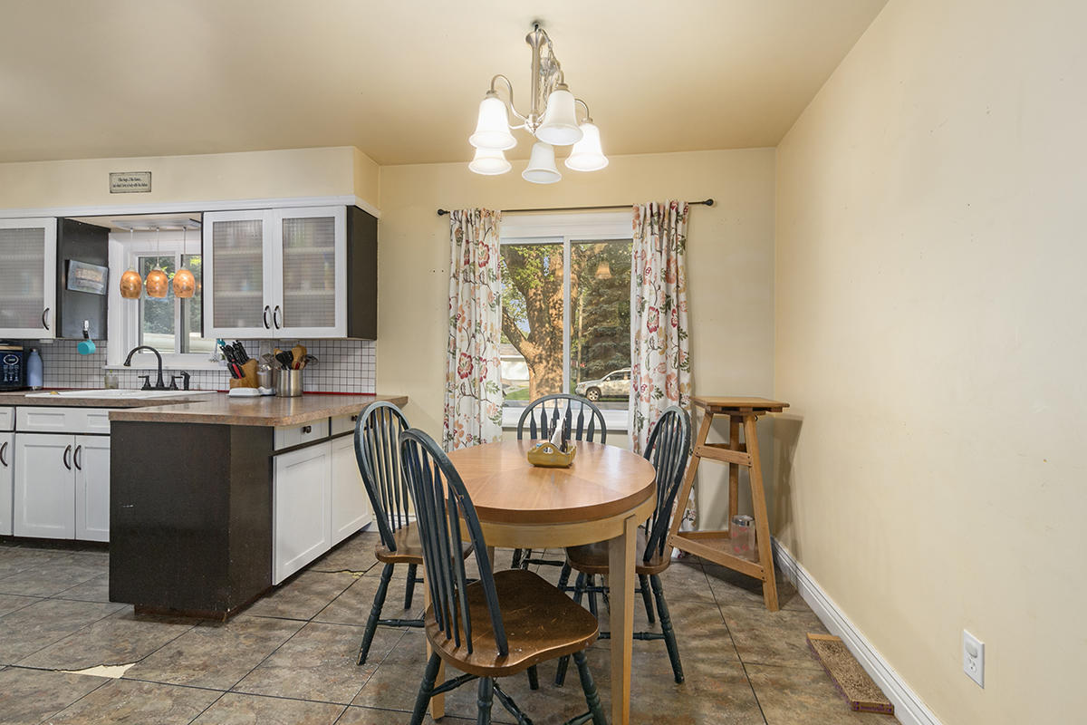 71 Lynden Road Holland, MI 49423 - Photo 8 of 20 IMG_1008