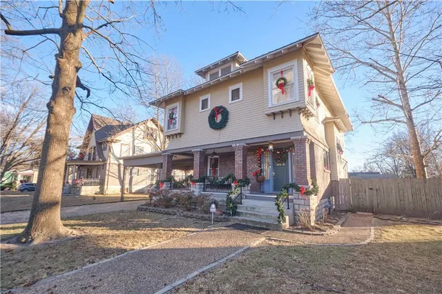 $325,000 | 305 West Jefferson Street, Pittsburg, KS 66762