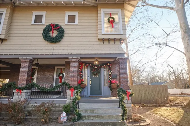 $325,000 | 305 West Jefferson Street, Pittsburg, KS 66762