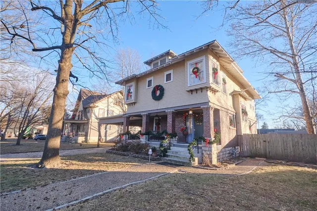 $325,000 | 305 West Jefferson Street, Pittsburg, KS 66762