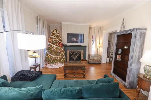 $325,000 | 305 West Jefferson Street, Pittsburg, KS 66762