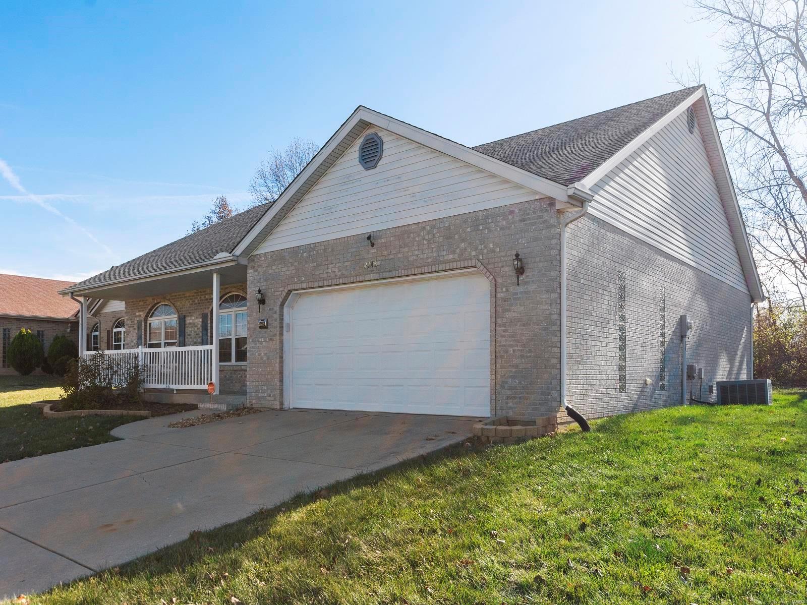 2242 Calgary Drive Shiloh, IL 62221 - Photo 4 of 36 Gallery Image 4