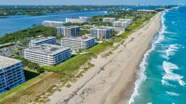 $2,095,000 | 2600 South Ocean Boulevard, Unit 306S, Palm Beach, FL 33480