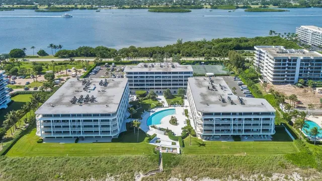 $2,095,000 | 2600 South Ocean Boulevard, Unit 306S, Palm Beach, FL 33480