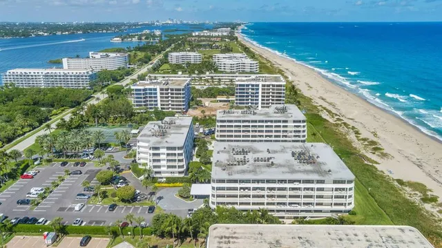 $2,095,000 | 2600 South Ocean Boulevard, Unit 306S, Palm Beach, FL 33480