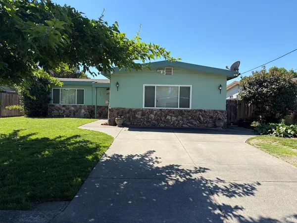 $550,000 | 2225 Pamela Drive, Napa, CA 94558