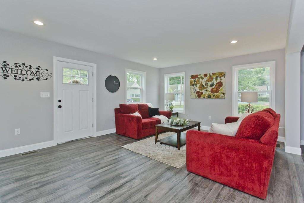 52 Canterbury Road Springfield, MA 01118 - Photo 4 of 42