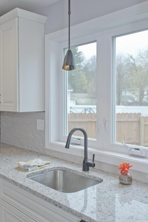 52 Canterbury Road Springfield, MA 01118 - Photo 10 of 42