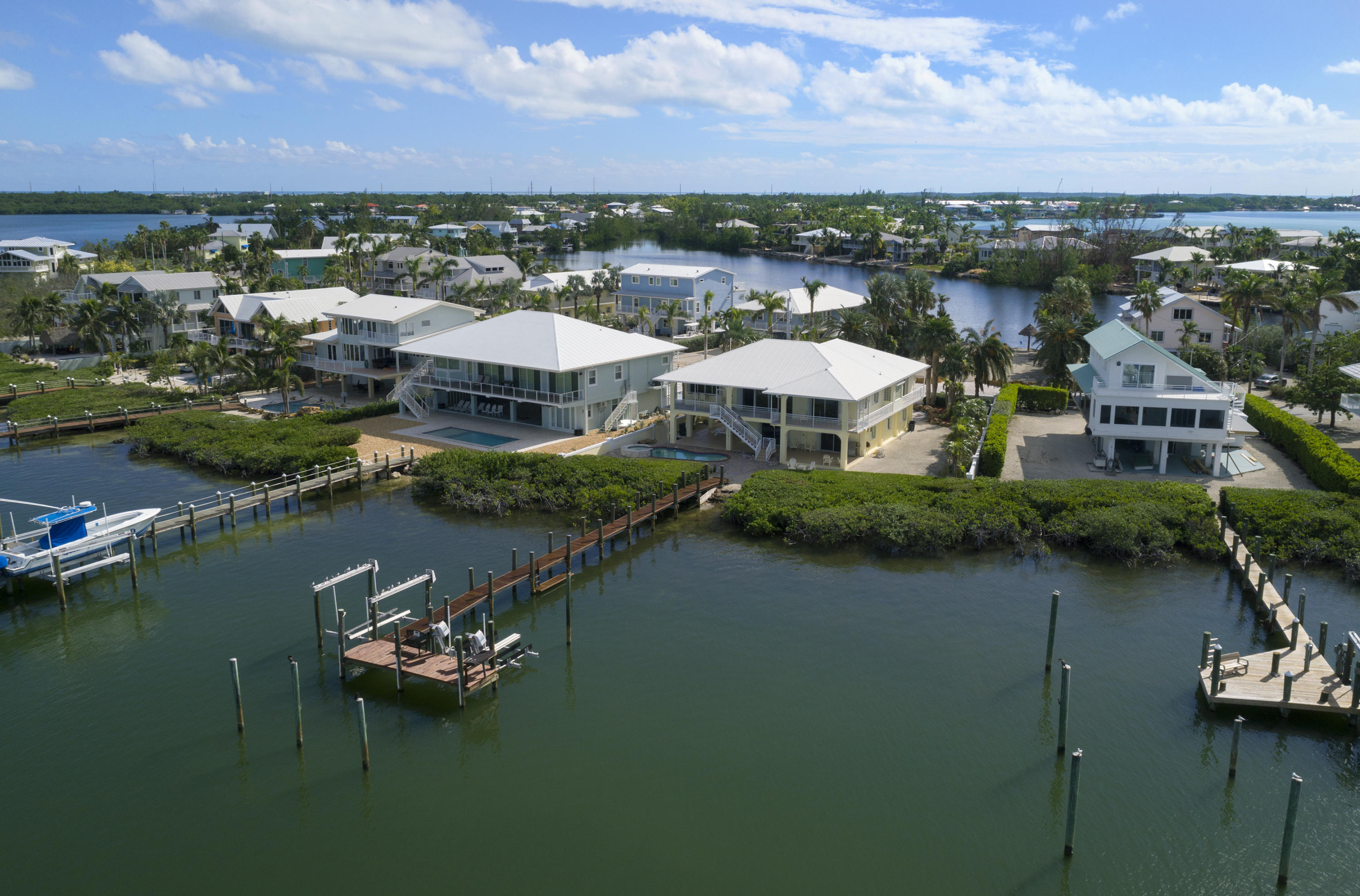 69 Mutiny Place Key Largo, FL 33037 - Photo 3 of 36 Dock and 2 boatlifts