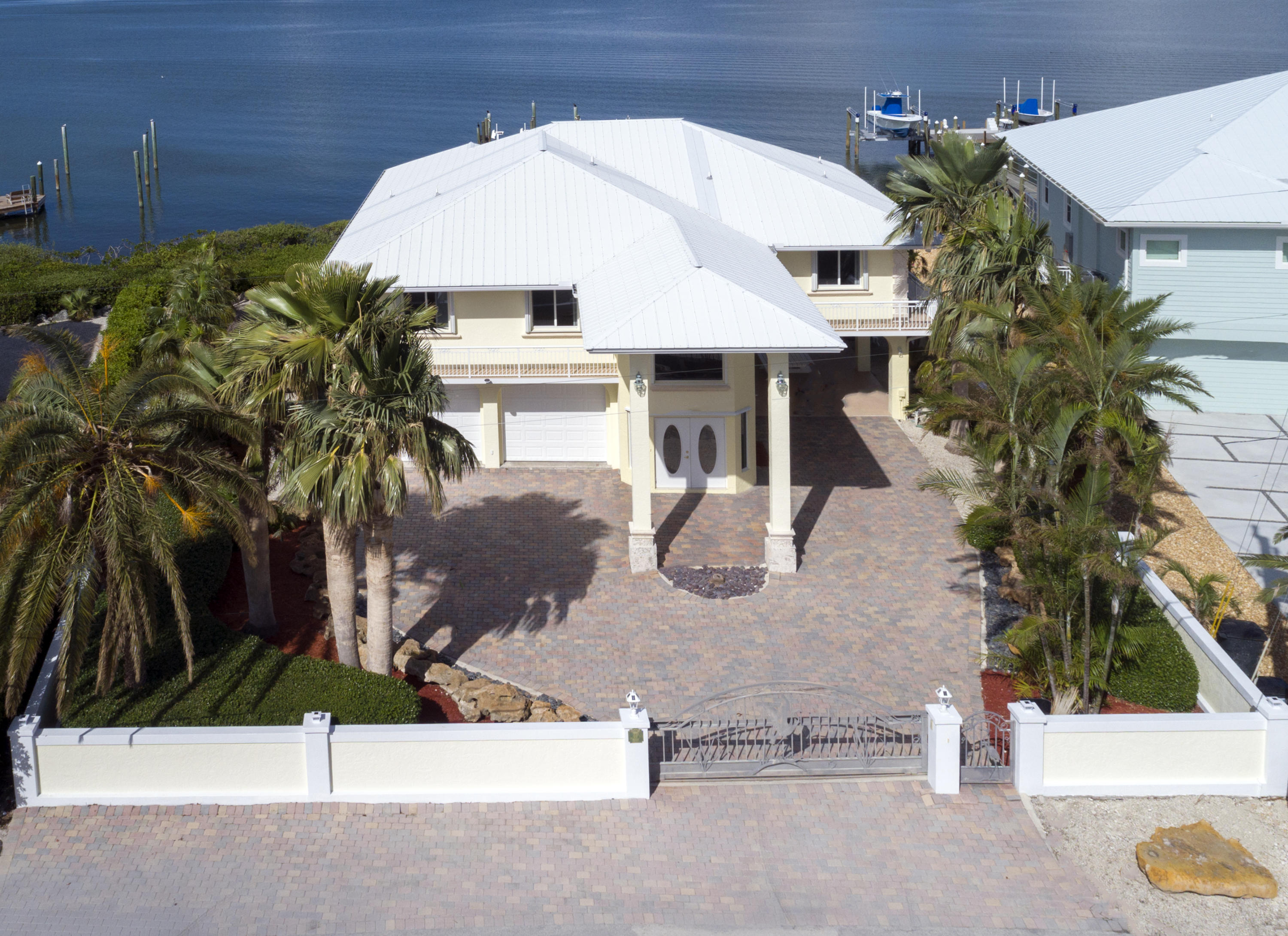 69 Mutiny Place Key Largo, FL 33037 - Photo 4 of 36 Bayfront Estate