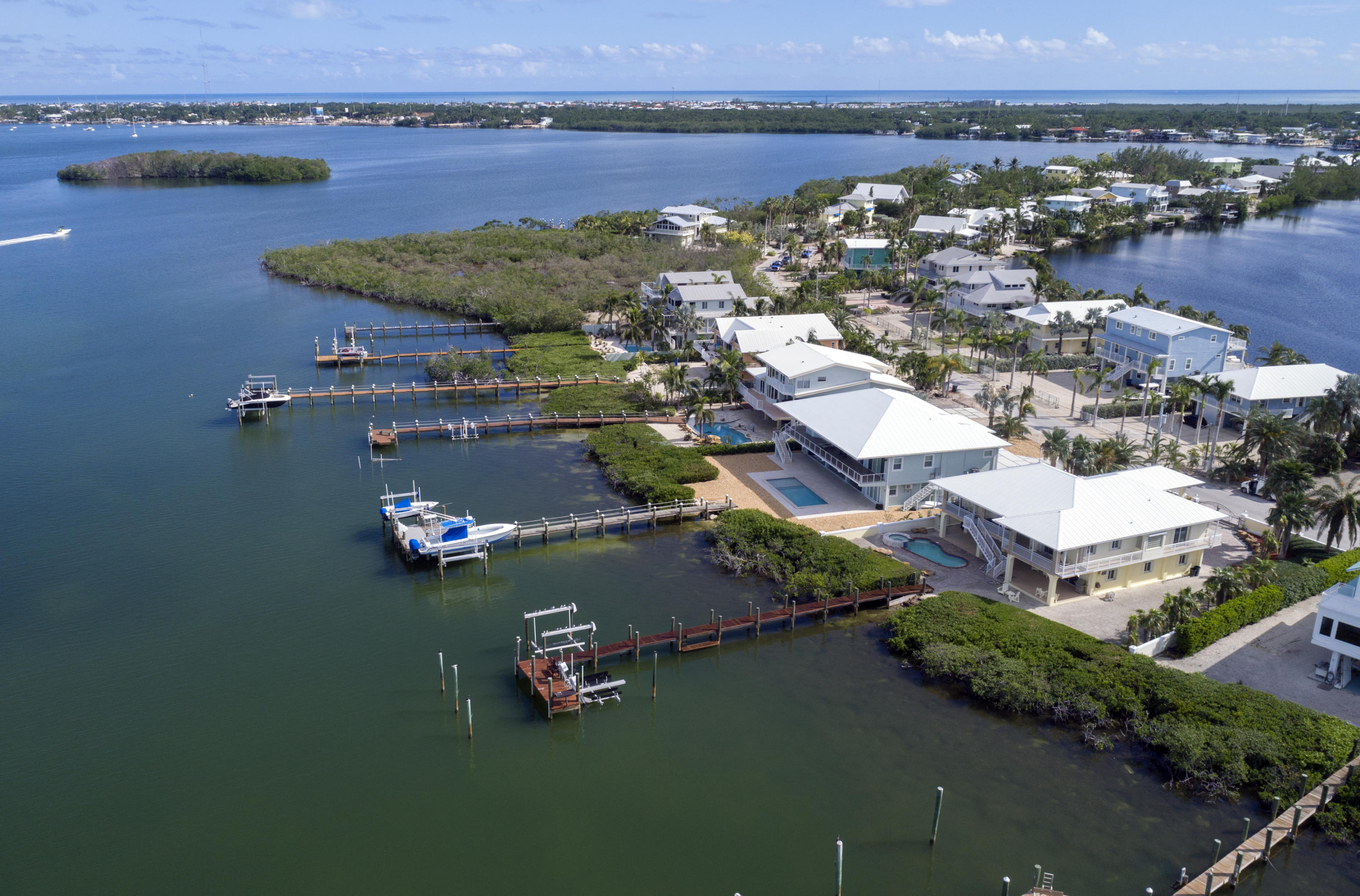 69 Mutiny Place Key Largo, FL 33037 - Photo 32 of 36 Aquamarine Water