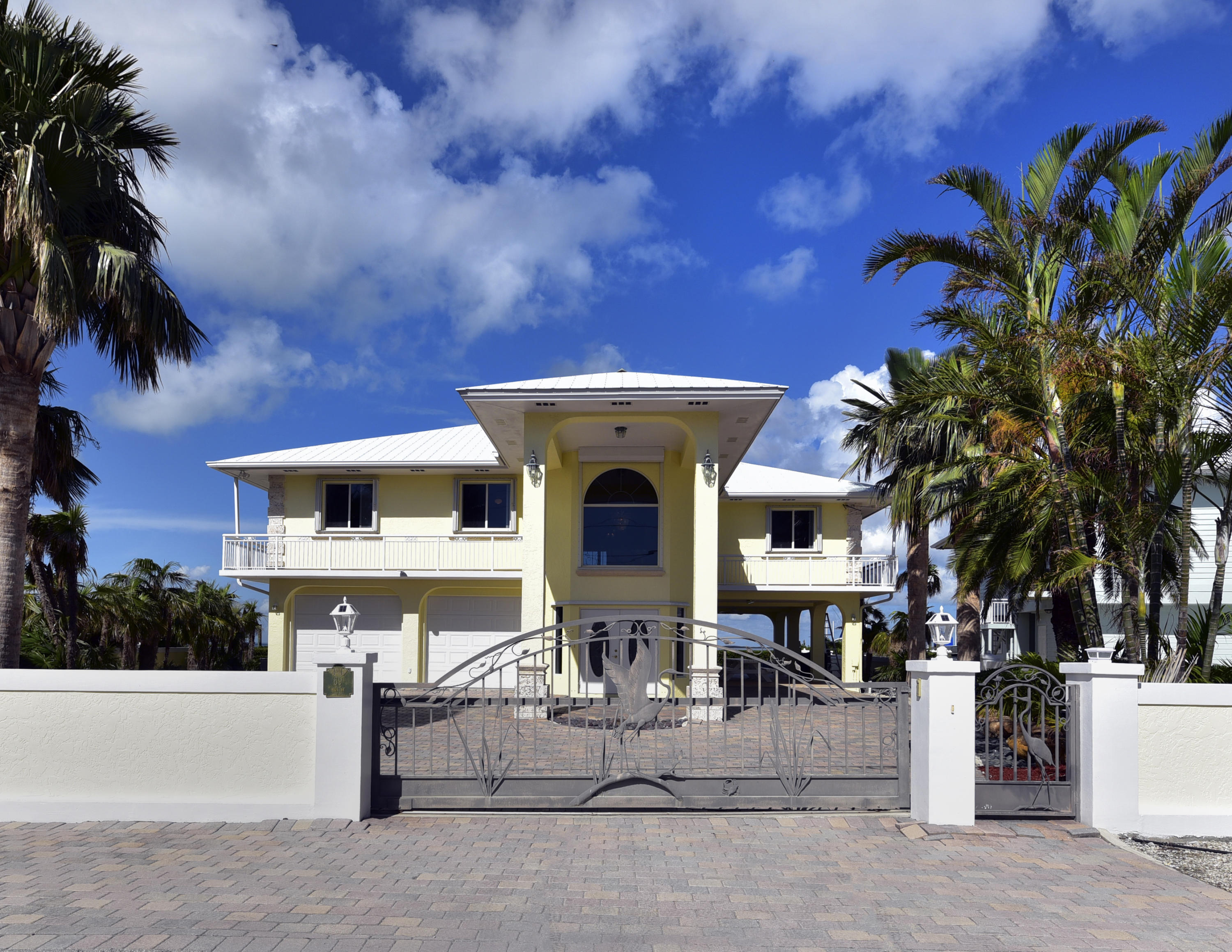 69 Mutiny Place Key Largo, FL 33037 - Photo 7 of 36 Beautiful Gated Estate